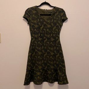 Unique paisley Banana Republic fit and flare short sleeve dress
